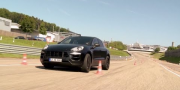Porsche Macan на испытательном треке в Weissach